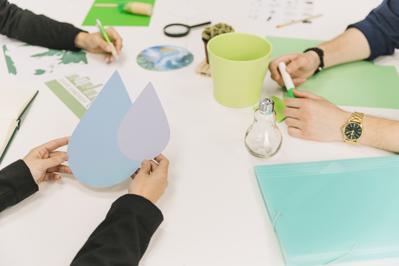 [포맷변환]close-up-of-a-businessperson-s-hand-holding-water-drop-symbol.png